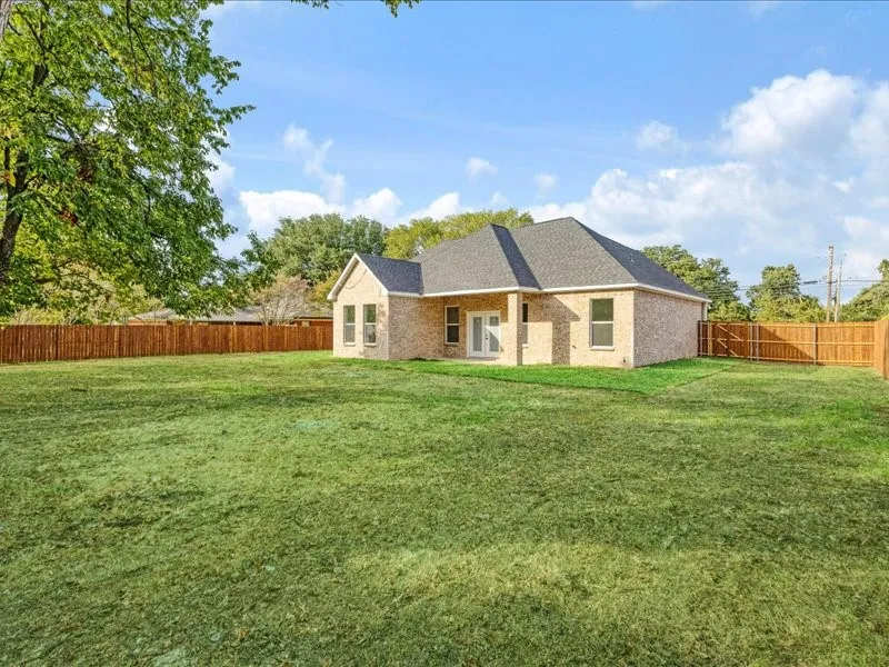855 Kaufman Street Seagoville, TX 75159