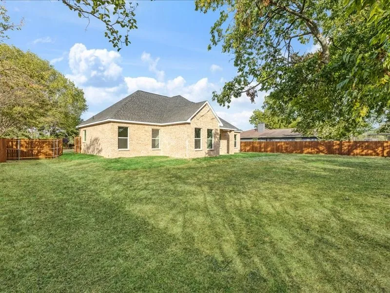 855 Kaufman Street Seagoville, TX 75159