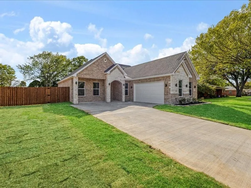 855 Kaufman Street Seagoville, TX 75159