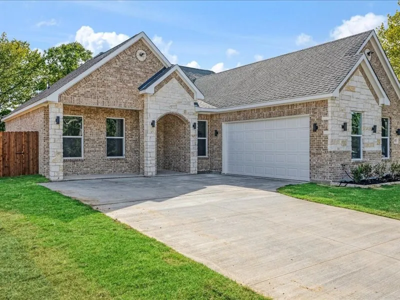 855 Kaufman Street Seagoville, TX 75159