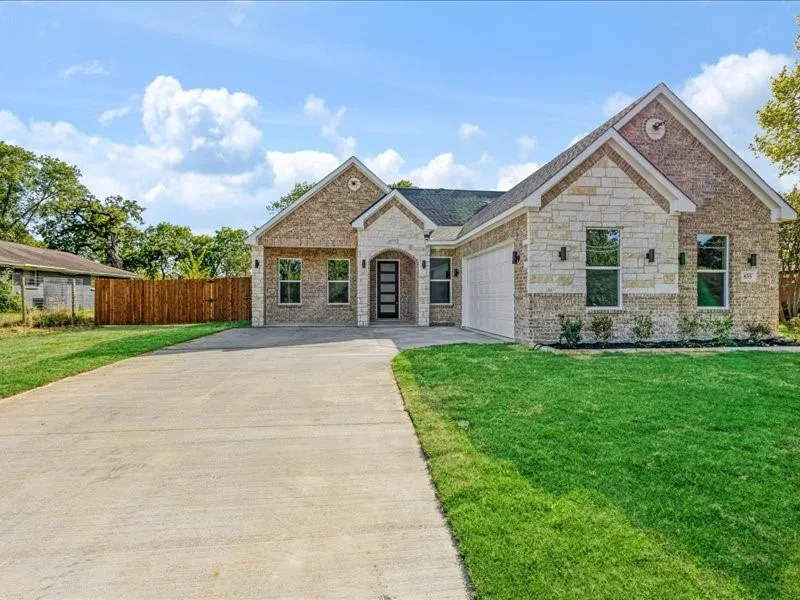855 Kaufman Street Seagoville, TX 75159