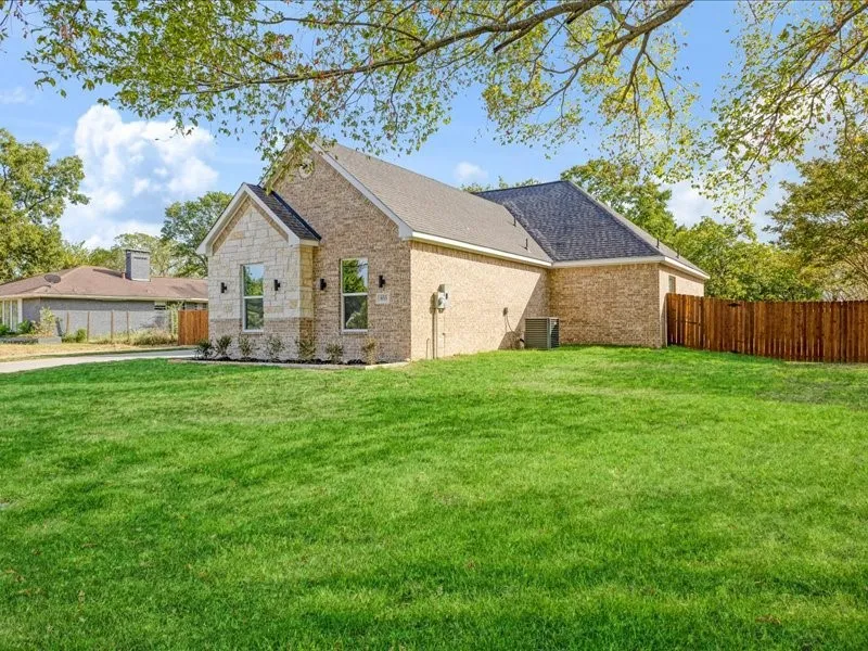 855 Kaufman Street Seagoville, TX 75159