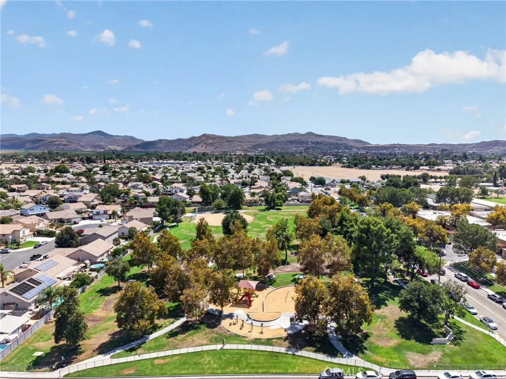 42869 Woodside Court Hemet, CA 92544