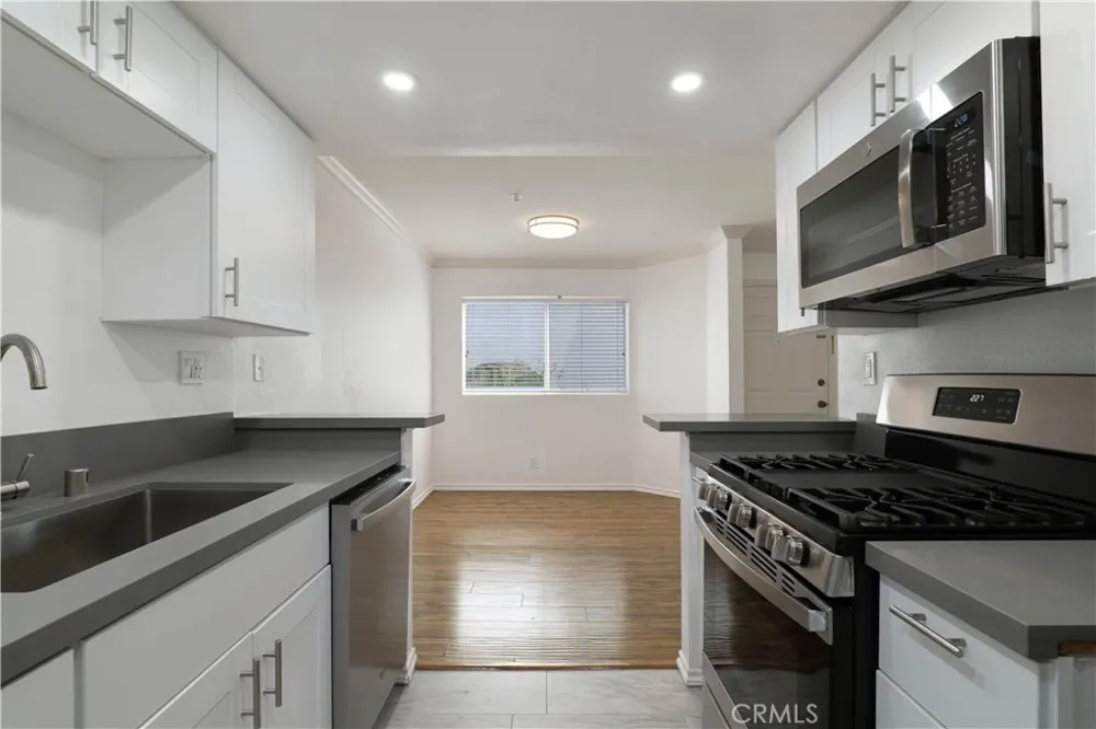 4511 Murietta Avenue #8 Sherman Oaks, CA 91423