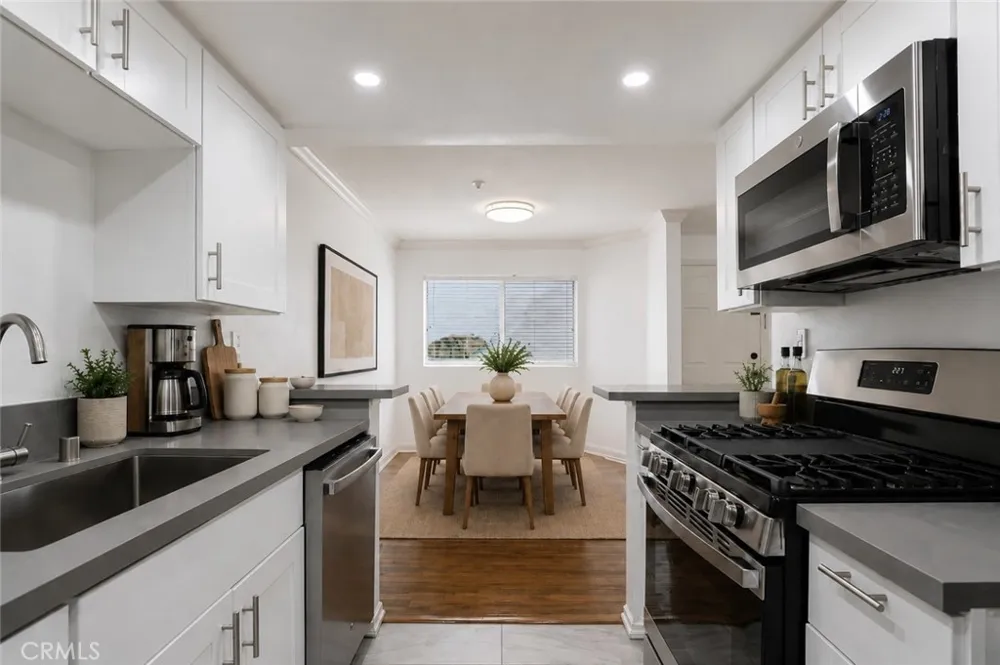 4511 Murietta Avenue #8 Sherman Oaks, CA 91423