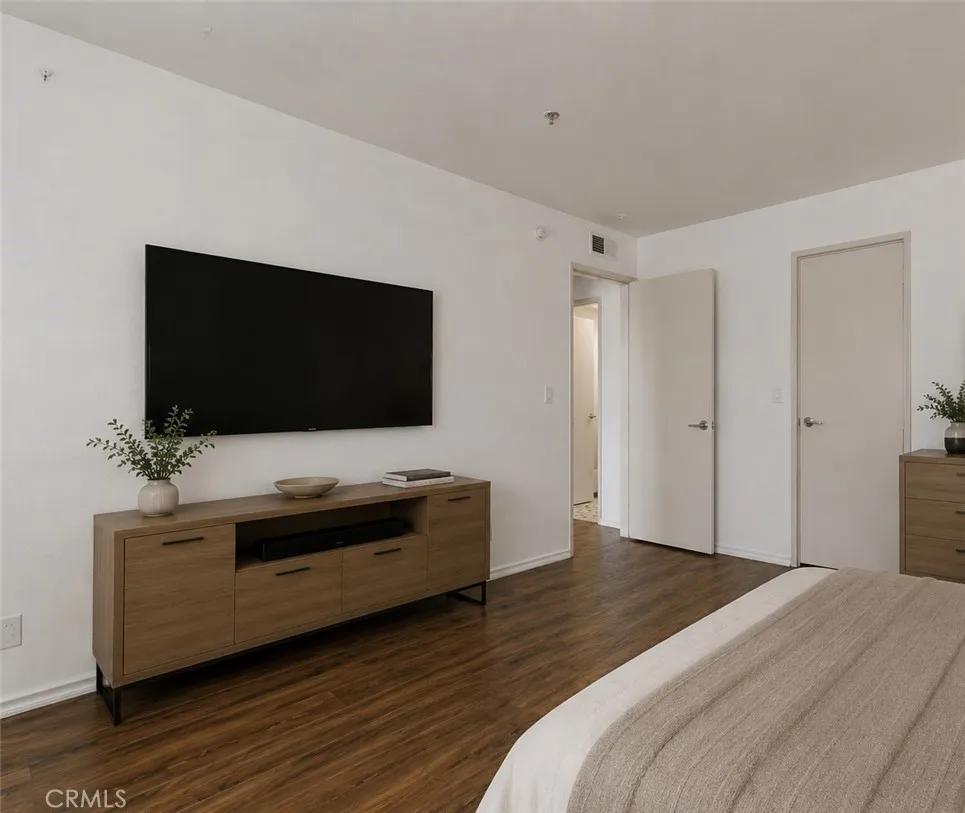 4511 Murietta Avenue #8 Sherman Oaks, CA 91423