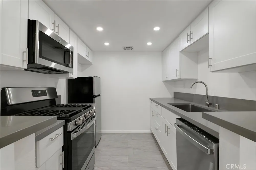 4511 Murietta Avenue #8 Sherman Oaks, CA 91423