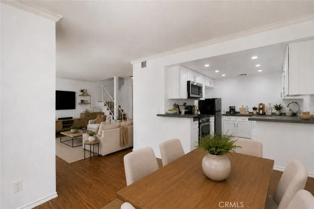 4511 Murietta Avenue #8 Sherman Oaks, CA 91423