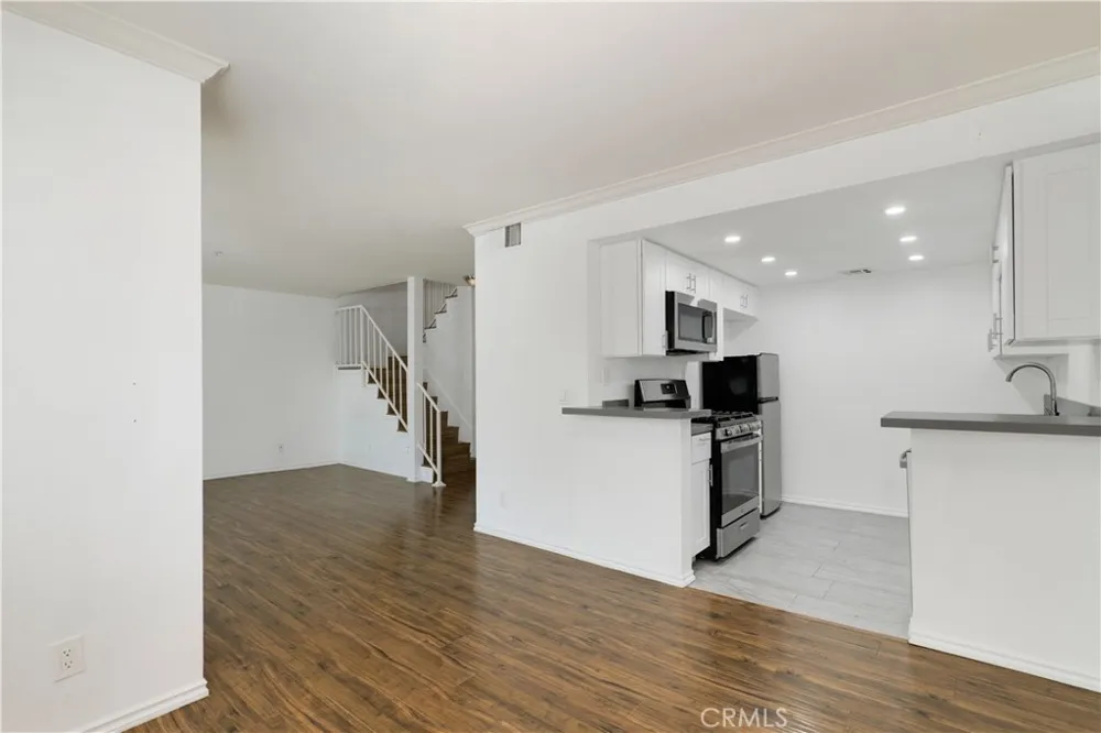 4511 Murietta Avenue #8 Sherman Oaks, CA 91423