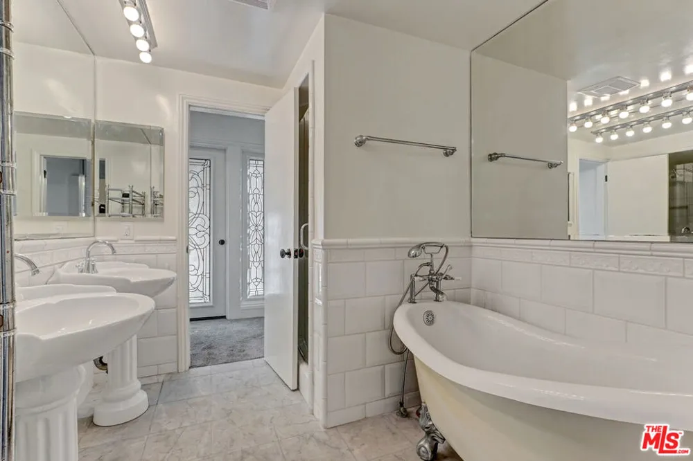23904 De Ville Way #D Malibu, CA 90265