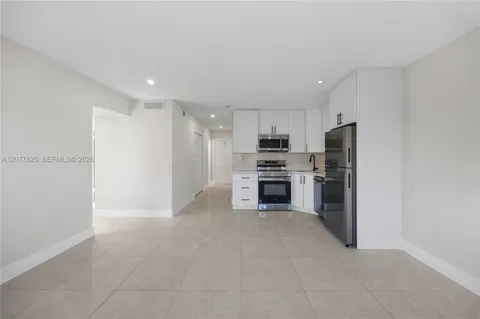 5420 Hollywood Blvd #209