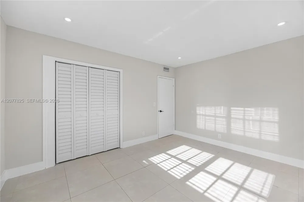 5420 Hollywood Blvd #209 Hollywood, FL 33021