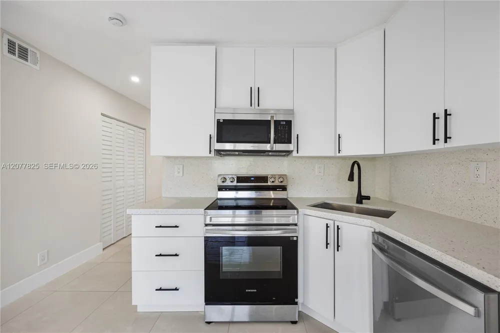 5420 Hollywood Blvd #209 Hollywood, FL 33021