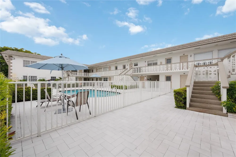 5420 Hollywood Blvd #209 Hollywood, FL 33021