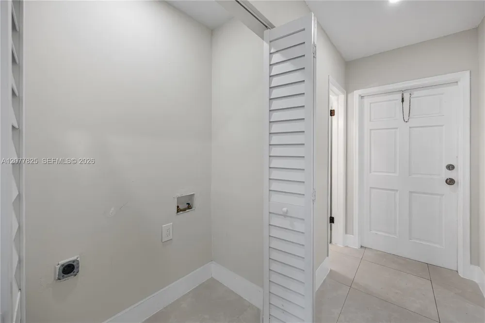 5420 Hollywood Blvd #209 Hollywood, FL 33021