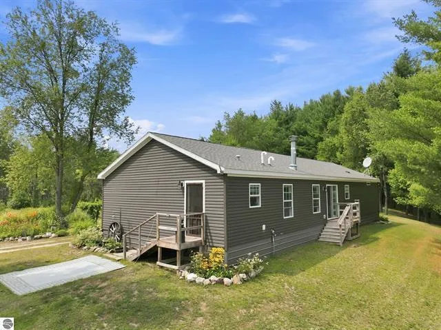 21222 21 Mile Road Burdell Township, MI 49688