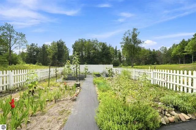21222 21 Mile Road Burdell Township, MI 49688
