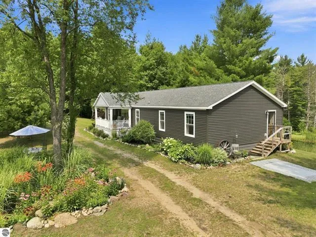 21222 21 Mile Road Burdell Township, MI 49688