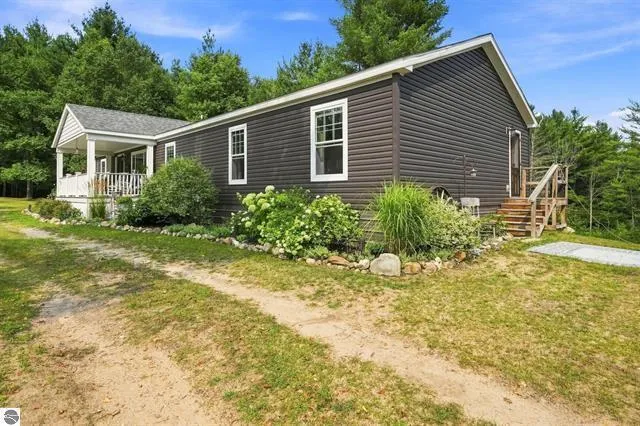 21222 21 Mile Road Burdell Township, MI 49688