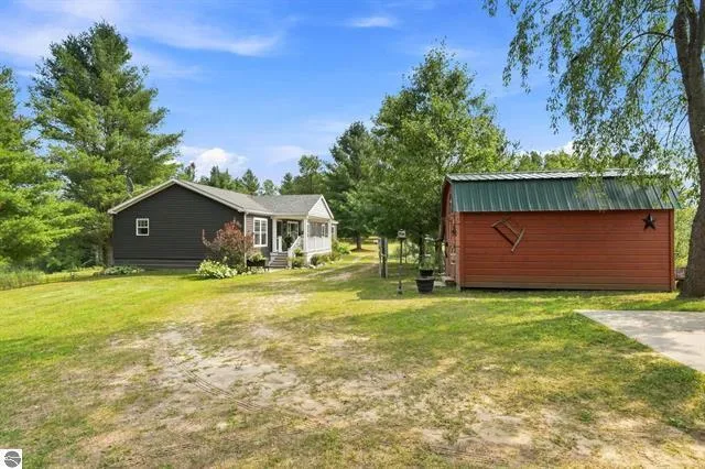 21222 21 Mile Road Burdell Township, MI 49688