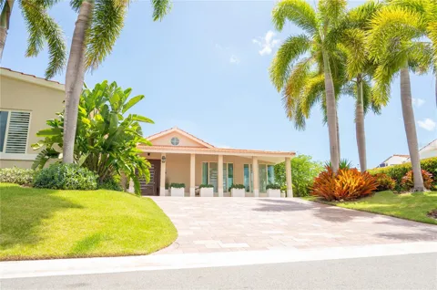 302 CAMINO DE LOS CEDROS