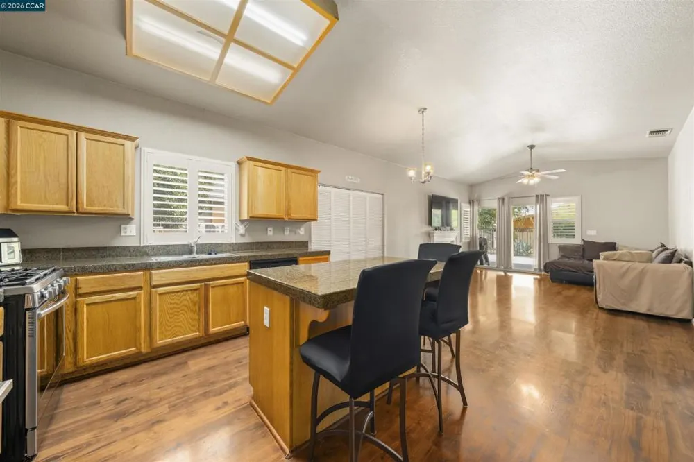 700 Pinedale Ave Sacramento, CA 95838