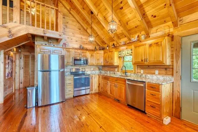 81 Grant Drive Brasstown, NC 28902