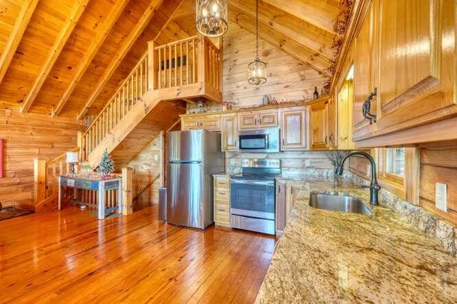 81 Grant Drive Brasstown, NC 28902