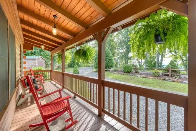 81 Grant Drive Brasstown, NC 28902