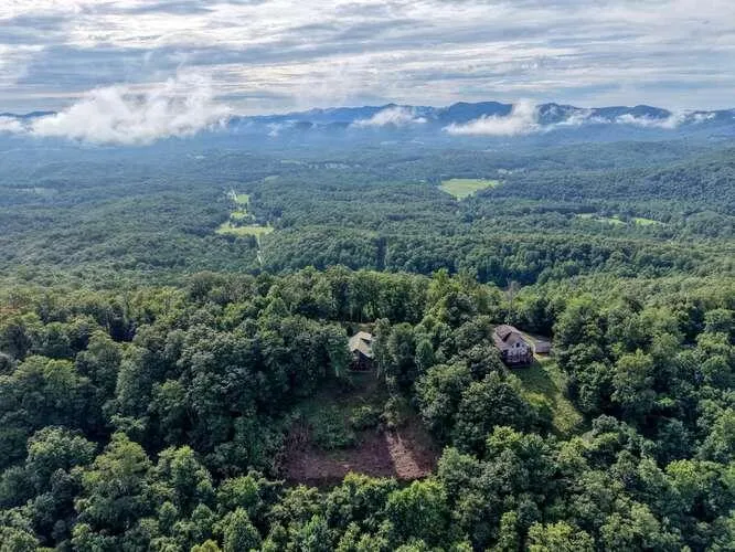 81 Grant Drive Brasstown, NC 28902