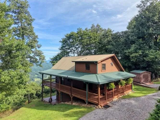 81 Grant Drive Brasstown, NC 28902