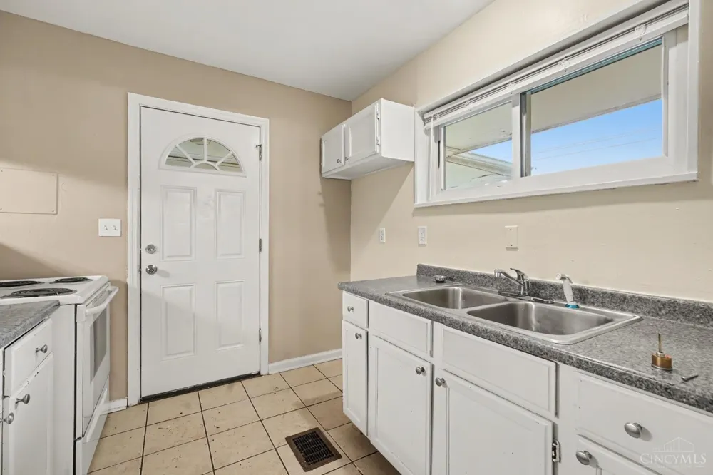 8633 Daly Road Springfield, OH 45231