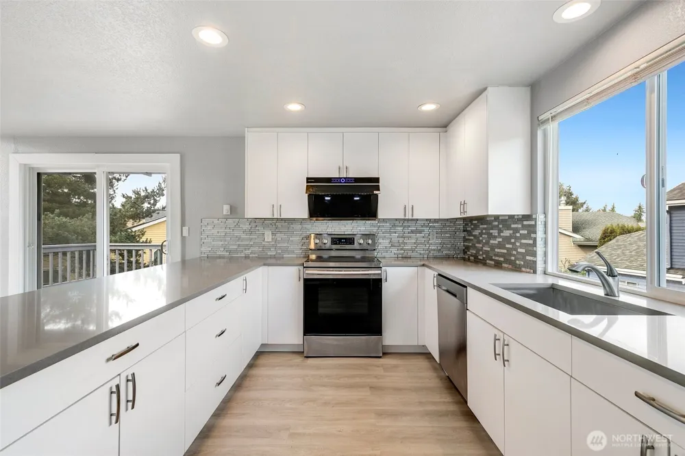 11944 SE 212th Place Kent, WA 98031