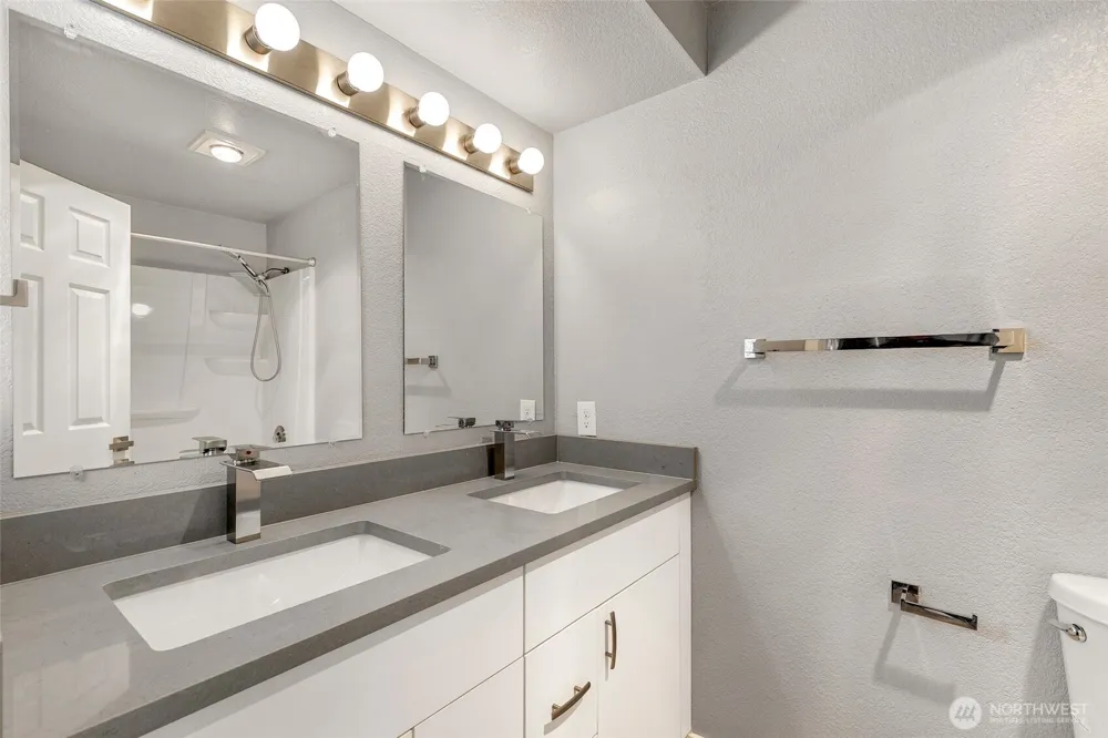 11944 SE 212th Place Kent, WA 98031
