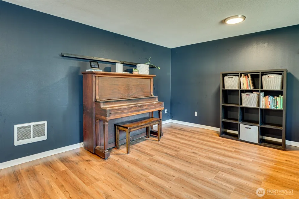 12710 NE 37th Street Vancouver, WA 98682