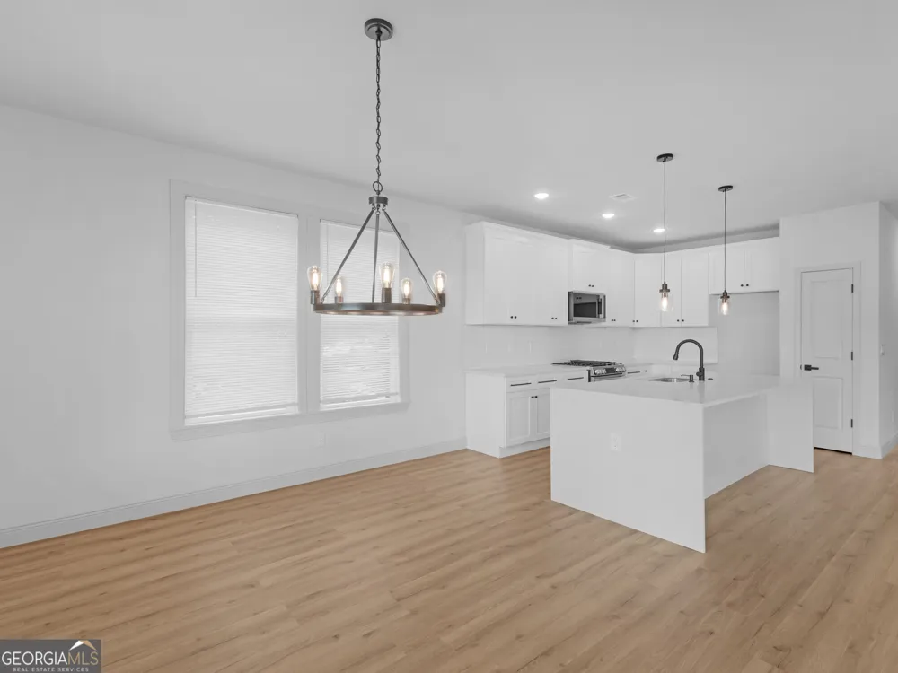 245 Lakeview DR Locust Grove, GA 30248