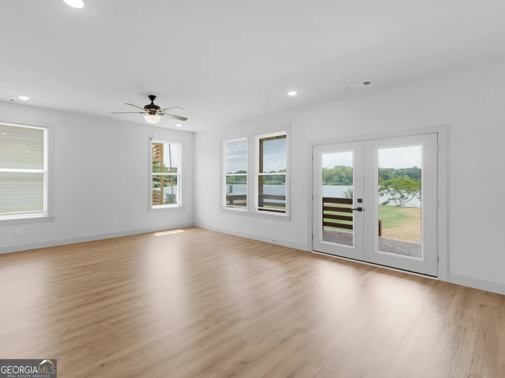 245 Lakeview DR Locust Grove, GA 30248