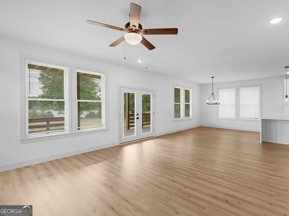 245 Lakeview DR Locust Grove, GA 30248