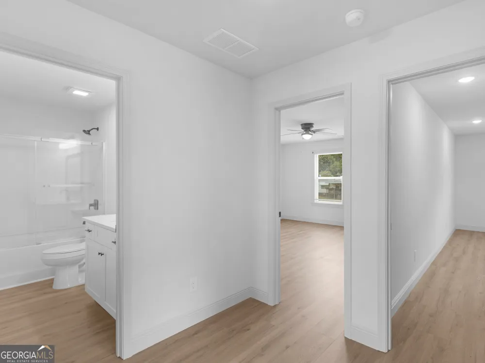 245 Lakeview DR Locust Grove, GA 30248