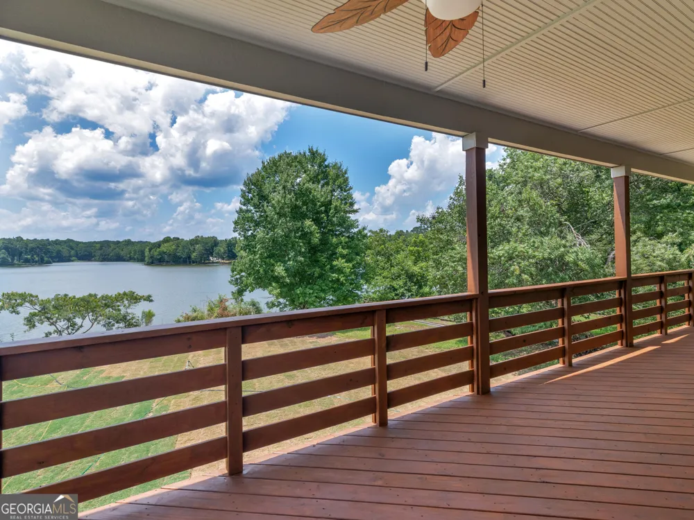 245 Lakeview DR Locust Grove, GA 30248