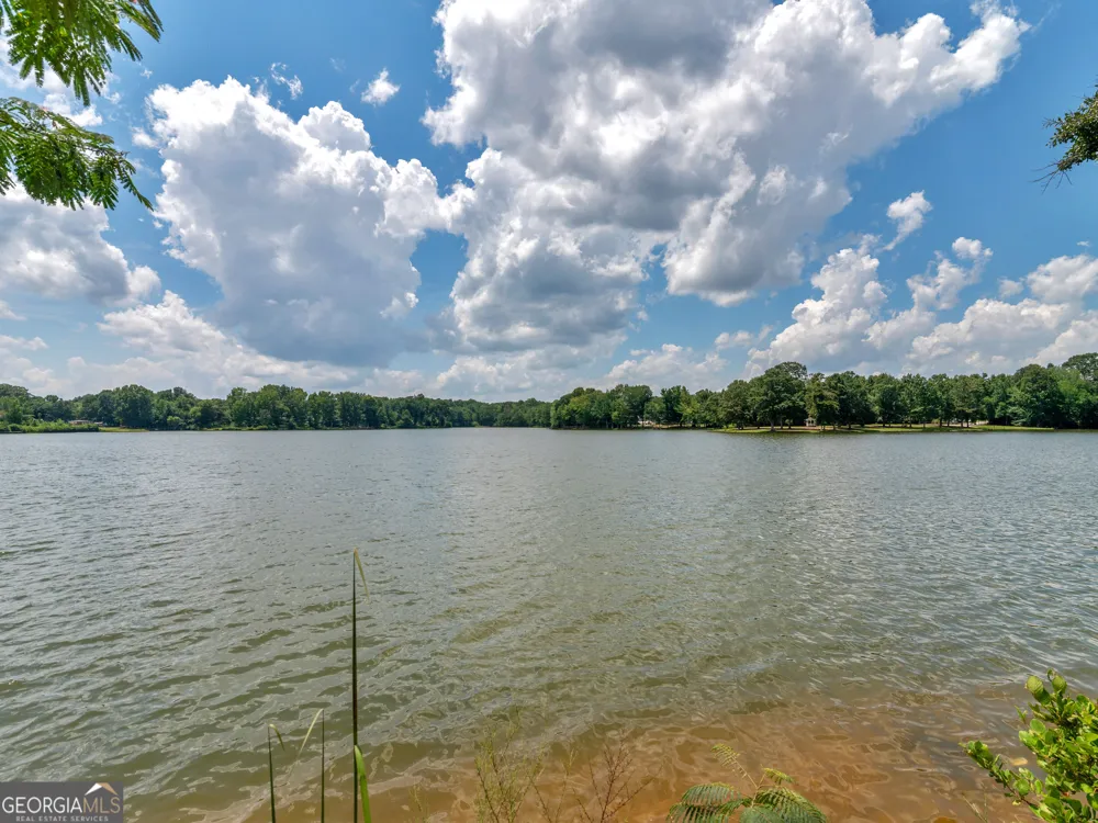 245 Lakeview DR Locust Grove, GA 30248