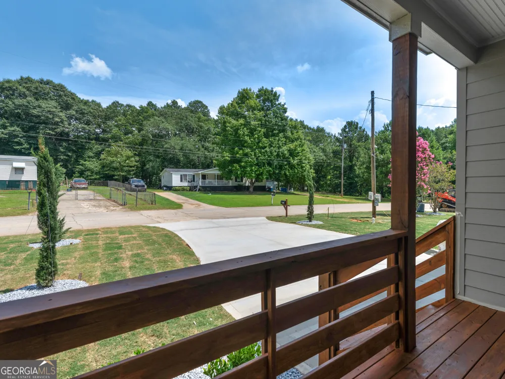 245 Lakeview DR Locust Grove, GA 30248