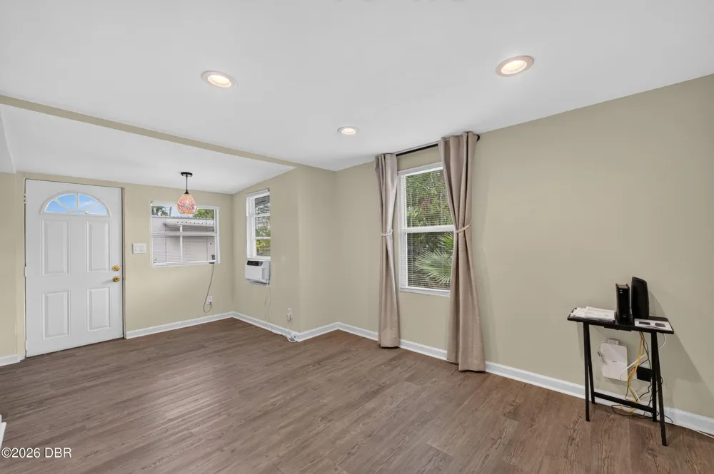 718 Avenue A Holly Hill, FL 32117