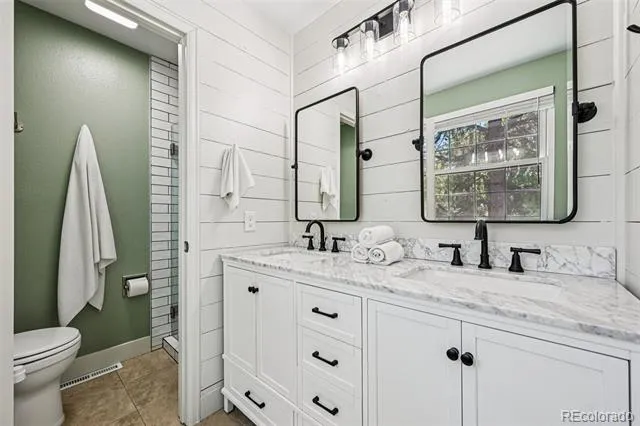 5873 W Maplewood Drive Littleton, CO 80123