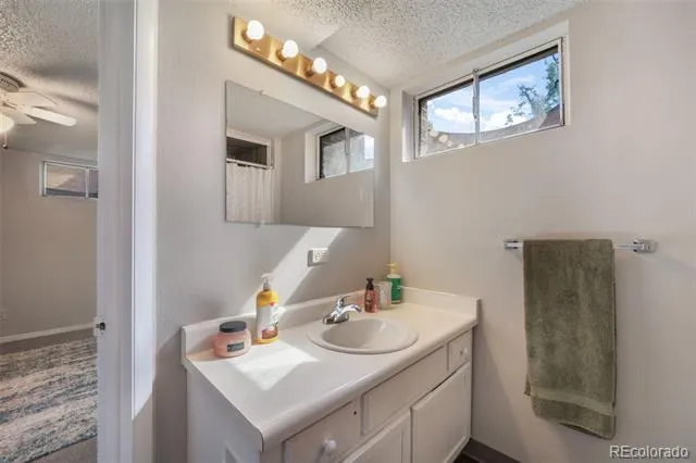 480 S Newland Street Lakewood, CO 80226