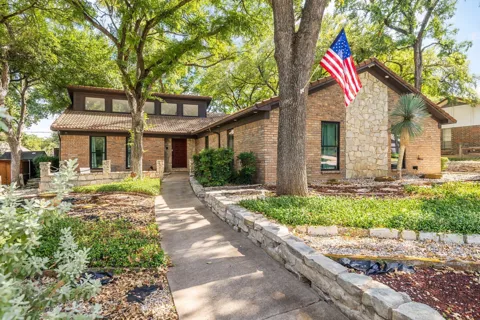 1100 Wayland Drive