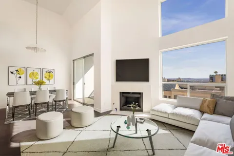 1129 Larrabee Street #14