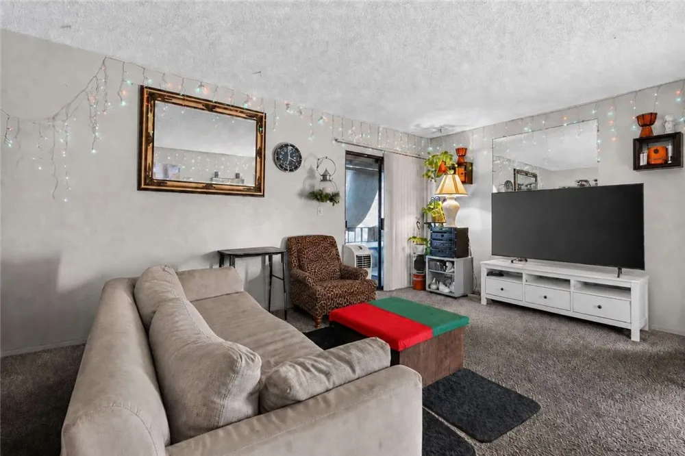 8847 Willis Avenue #B-8 Panorama City, CA 91402