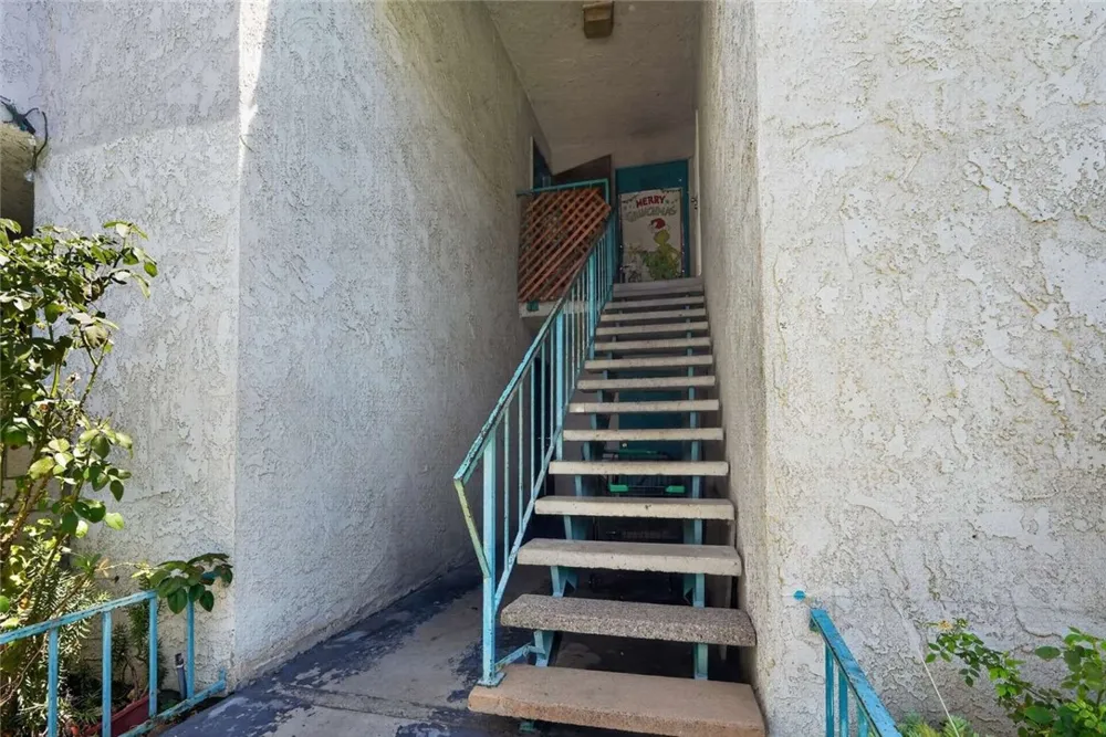8847 Willis Avenue #B-8 Panorama City, CA 91402