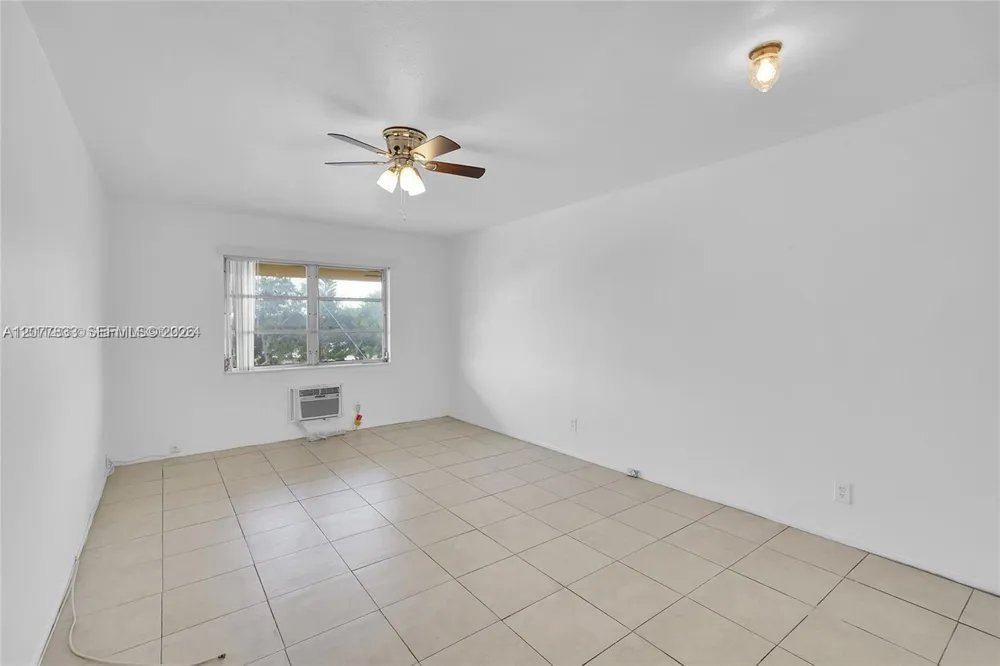 1050 E Sample Rd #309 Pompano Beach, FL 33064